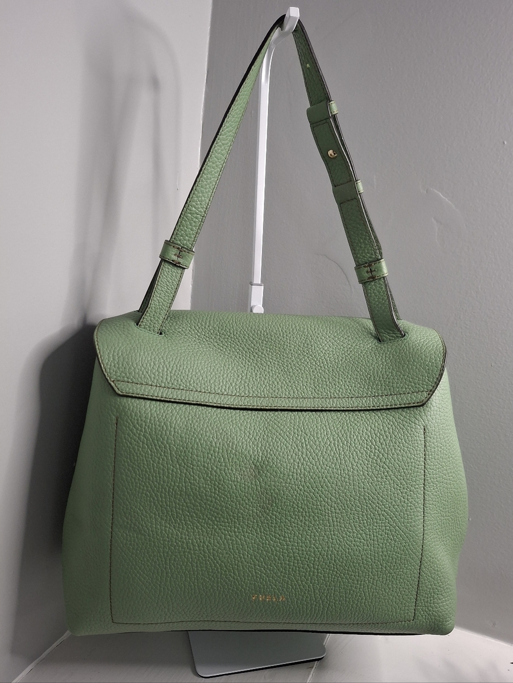 Furla Primula Green Leather Shoulder Bag with Gold Accent - Picture 2 of 5